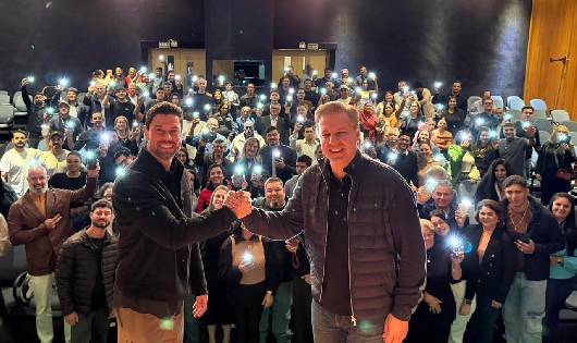 Lucas Pocay e Igor Soares cumprem agenda intensa em Ourinhos com visitas, entrevistas e encontro político regional