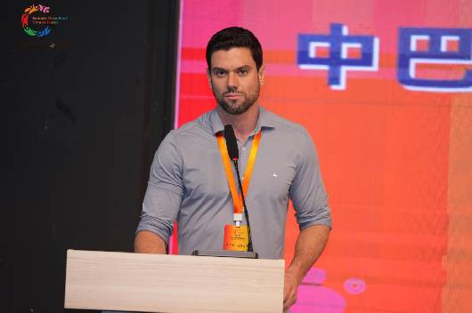 Lucas Pocay soa o alarme: cidades estão afundando