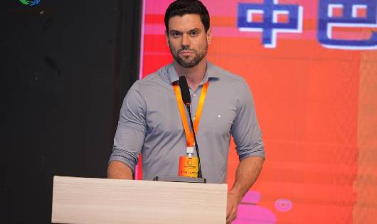 Lucas Pocay soa o alarme: cidades estão afundando