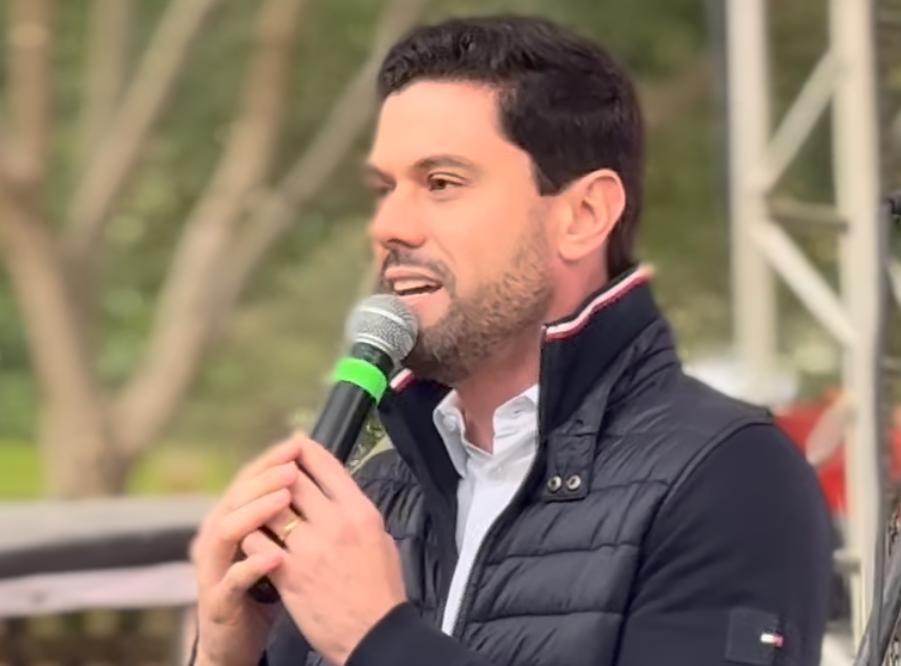 Lucas Pocay lidera luta pela descentralização das farmácias de alto custo