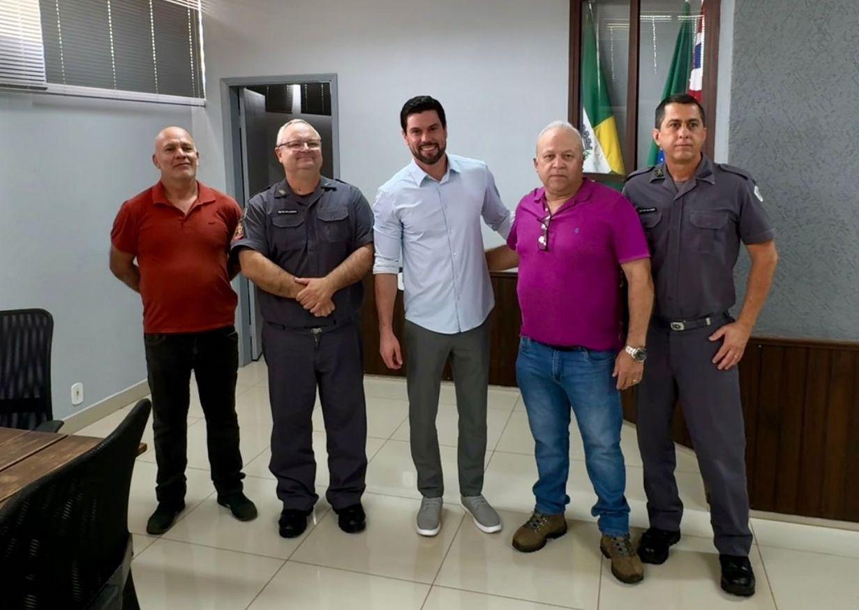 Lucas Pocay participa das comemorações de 32 anos da APAS Ourinhos e visita o 31º Batalhão da Polícia Militar
